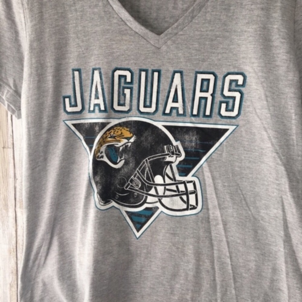 NFL Jacksonville Jaguars Helmet Tee Women’s Large Gray Graphic Football Shirt - Picture 6 of 6